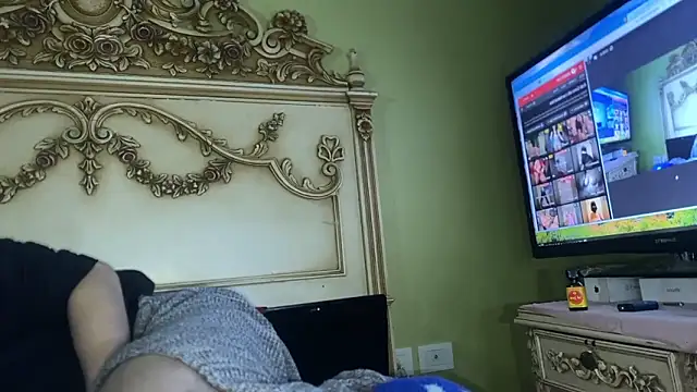 Snapshot of emylolo9 chatting on January 4, 2025, 4:33 am emylolo9 online show from January 4, 2025, 4:33 am