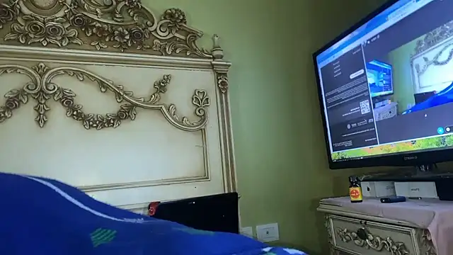 Snapshot of emylolo9 chatting on January 4, 2025, 7:34 am emylolo9 online show from January 4, 2025, 7:34 am