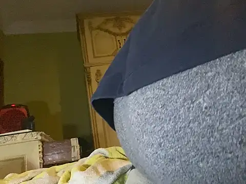 Snapshot of emylolo9 chatting on February 8, 2025, 11:55 pm emylolo9 online show from February 8, 2025, 11:55 pm