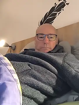 bogland33 online show from November 16, 2025, 7:52 pm