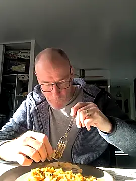 bogland33 online show from November 29, 2025, 11:57 am