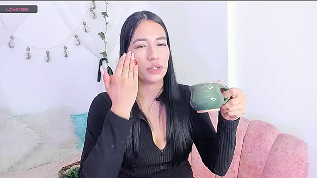 Sara Kurt online show from January 3, 2025, 1:03 pm