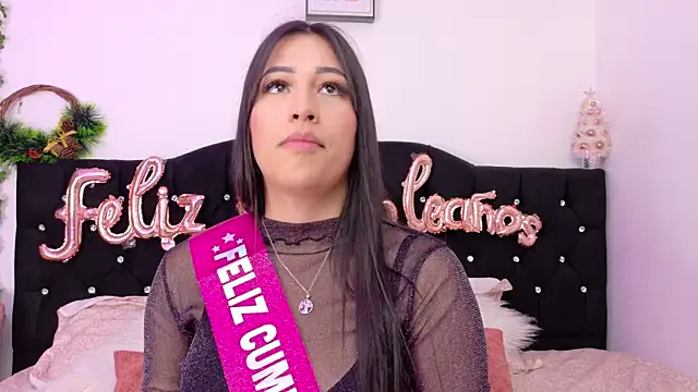 Sara Kurt online show from December 4, 2025, 3:21 pm