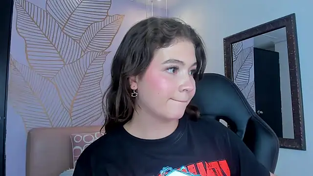 KarenPautt online show from February 3, 2025, 8:57 pm