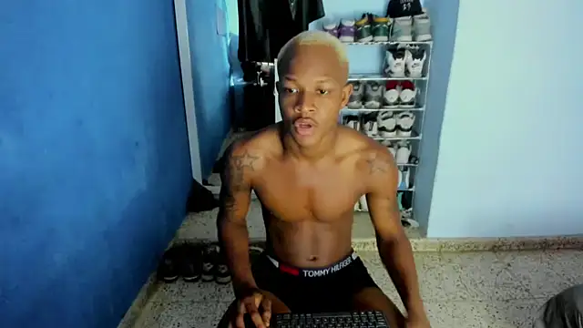 Snapshot of Alid_17 chatting on October 30, 2025, 7:58 pm Alid 17 online show from October 30, 2025, 7:58 pm