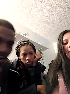 Snapshot of lightskinnbrazzy chatting on March 18, 2025, 5:20 am lightskinnbrazzy online show from March 18, 2025, 5:20 am