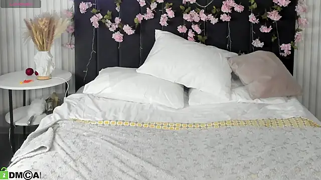 Snapshot of Esme_Runn chatting on November 8, 2025, 3:29 am Esme Runn online show from November 8, 2025, 3:29 am