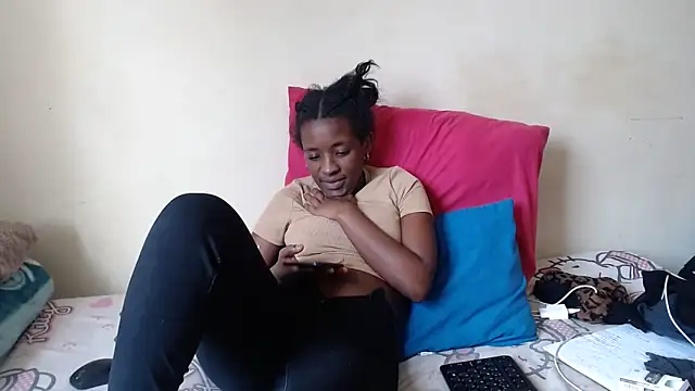 Snapshot of SexyRed18 chatting on September 29, 2025, 2:00 pm SexyRed18 online show from September 29, 2025, 2:00 pm