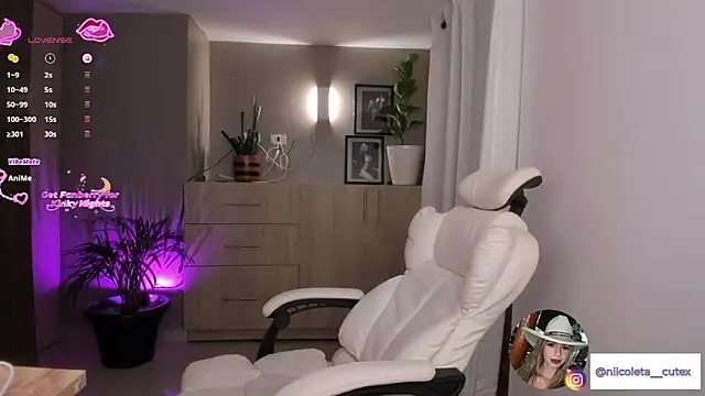 Niicoleta online show from April 11, 2026, 7:45 am