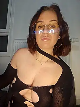 lindsay 33off online show from January 11, 2026, 6:02 pm