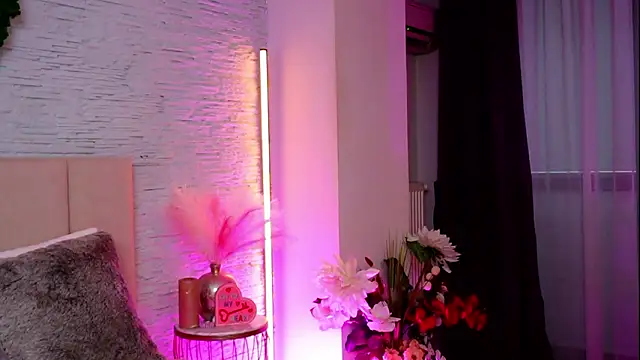 Snapshot of RachelSwaan chatting on February 17, 2026, 5:37 am RachelSwaan online show from February 17, 2026, 5:37 am