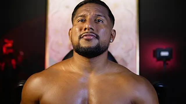 Snapshot of CallumMuscle chatting on October 18, 2025, 11:16 pm CallumMuscle online show from October 18, 2025, 11:16 pm