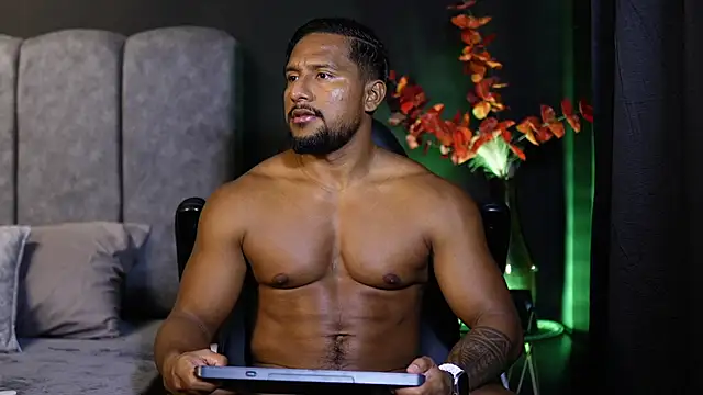 Snapshot of CallumMuscle chatting on November 12, 2025, 2:23 am CallumMuscle online show from November 12, 2025, 2:23 am