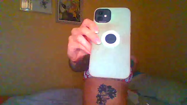 felinebitxx online show from January 3, 2025, 2:32 am