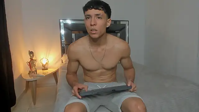 Snapshot of enzo_sloran chatting on November 22, 2025, 6:12 am enzo sloran online show from November 22, 2025, 6:12 am