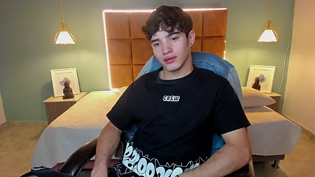 AlejooTwink online show from October 7, 2025, 5:32 pm