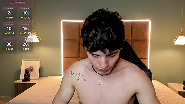 AlejooTwink online show from May 9, 2026, 4:28 am