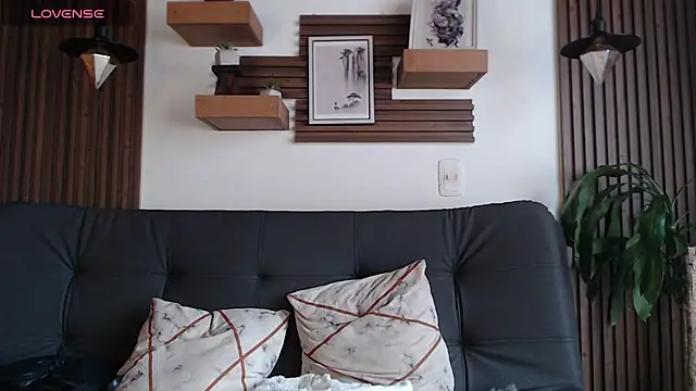 Snapshot of Layla_707 chatting on February 6, 2026, 4:43 pm Layla 707 online show from February 6, 2026, 4:43 pm