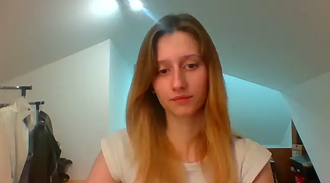 Snapshot of LUNA_delight chatting on January 15, 2025, 5:37 pm LUNA delight online show from January 15, 2025, 5:37 pm