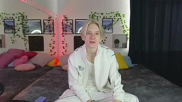 Ron Vils online show from March 14, 2025, 4:43 am