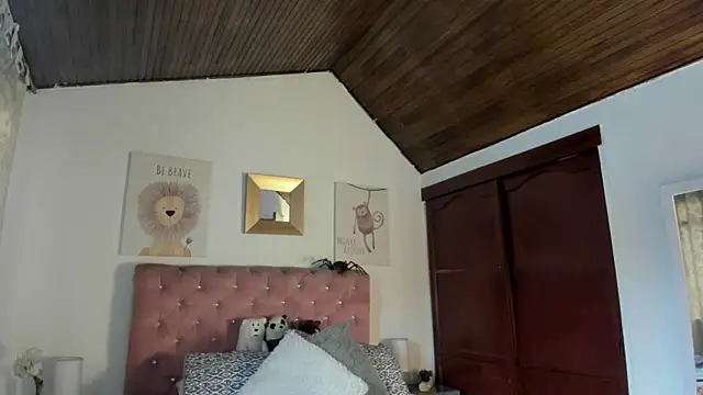 CelessteRedds online show from February 17, 2026, 12:01 pm