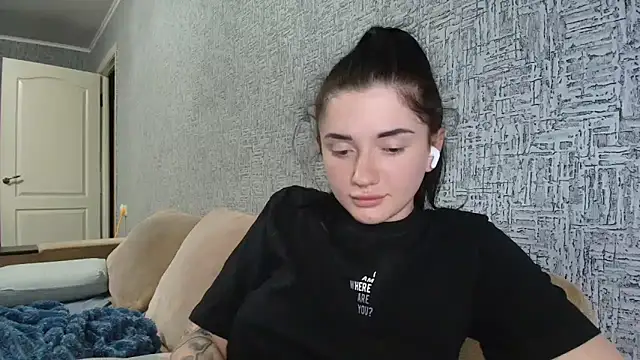 Snapshot of Liana_diva chatting on February 12, 2026, 4:13 pm Liana diva online show from February 12, 2026, 4:13 pm