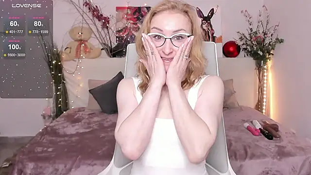 Snapshot of MadissonKiss chatting on November 22, 2025, 12:20 am MadissonKiss online show from November 22, 2025, 12:20 am