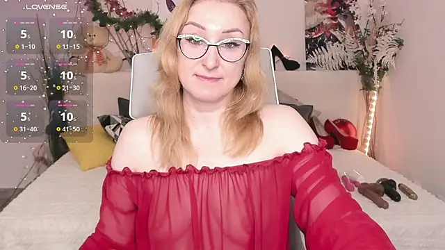 Snapshot of MadissonKiss chatting on December 17, 2025, 1:11 am MadissonKiss online show from December 17, 2025, 1:11 am