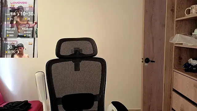 Cristopher23  online show from October 14, 2025, 1:56 pm