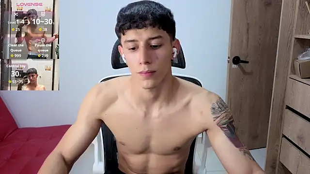 Cristopher23  online show from October 23, 2025, 10:19 pm