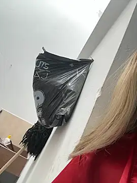 Snapshot of Lilybaudinx96 chatting on February 15, 2026, 2:03 pm Lilybaudinx96 online show from February 15, 2026, 2:03 pm