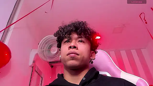 AkazaBoy  online show from February 11, 2026, 5:01 am