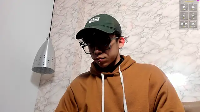 AkazaBoy  online show from April 11, 2026, 5:12 am