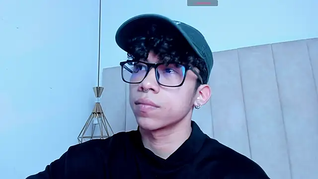 AkazaBoy  online show from April 17, 2026, 8:12 pm