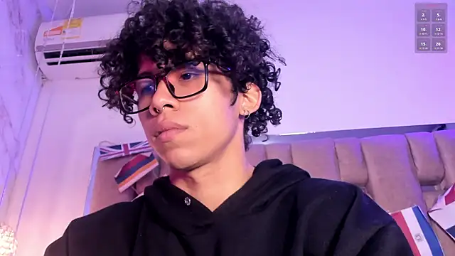 AkazaBoy  online show from July 1, 2026, 8:52 pm