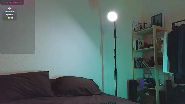 Space X Roxy  online show from February 17, 2025, 5:43 pm