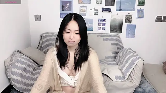 LiLiYbaby online show from December 15, 2024, 3:42 pm