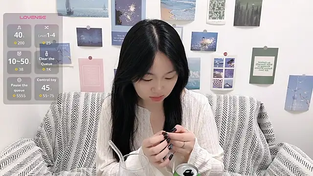 LiLiYbaby online show from September 12, 2025, 6:13 am