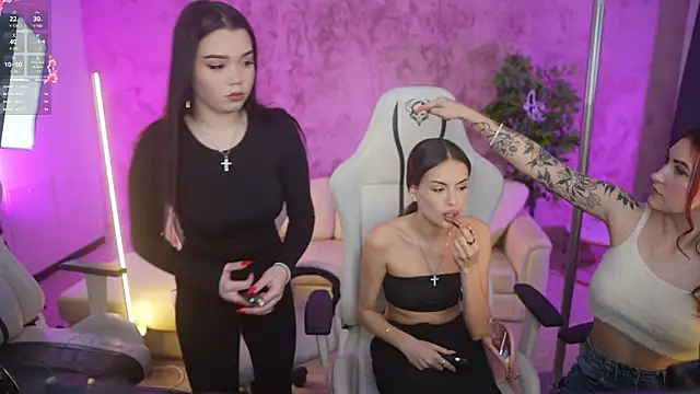 Magnetic Mia  online show from February 13, 2025, 3:46 pm