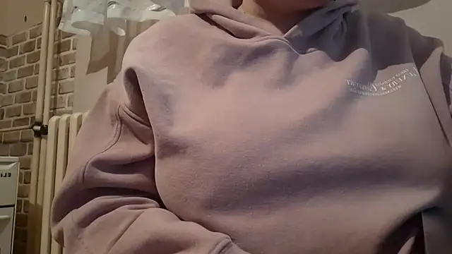 Snapshot of AalinnaK chatting on February 14, 2025, 3:15 pm AalinnaK online show from February 14, 2025, 3:15 pm