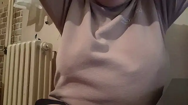 Snapshot of AalinnaK chatting on February 24, 2025, 8:47 pm AalinnaK online show from February 24, 2025, 8:47 pm