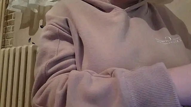 Snapshot of AalinnaK chatting on February 26, 2025, 8:00 pm AalinnaK online show from February 26, 2025, 8:00 pm