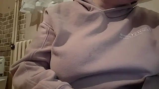 Snapshot of AalinnaK chatting on March 11, 2025, 9:37 pm AalinnaK online show from March 11, 2025, 9:37 pm