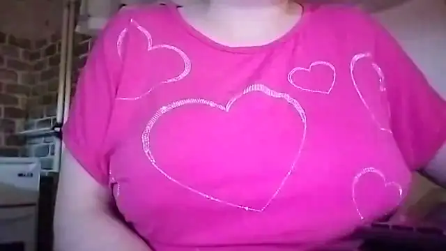 Snapshot of AalinnaK chatting on November 25, 2025, 6:19 pm AalinnaK online show from November 25, 2025, 6:19 pm