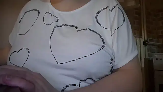 Snapshot of AalinnaK chatting on December 2, 2025, 3:18 pm AalinnaK online show from December 2, 2025, 3:18 pm