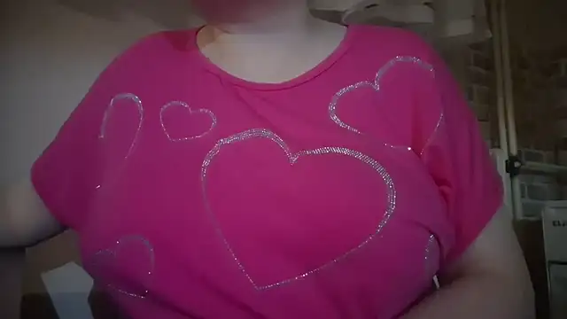 Snapshot of AalinnaK chatting on December 4, 2025, 2:37 pm AalinnaK online show from December 4, 2025, 2:37 pm