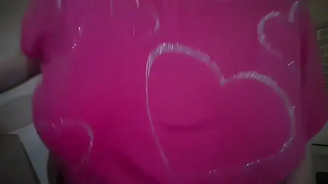 Snapshot of AalinnaK chatting on December 5, 2025, 9:40 am AalinnaK online show from December 5, 2025, 9:40 am