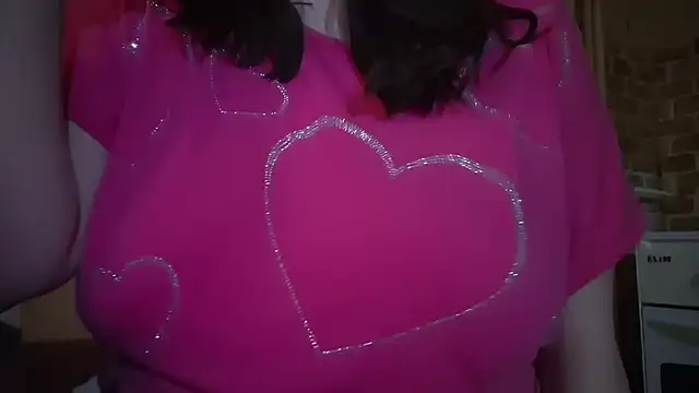 Snapshot of AalinnaK chatting on December 16, 2025, 6:24 pm AalinnaK online show from December 16, 2025, 6:24 pm