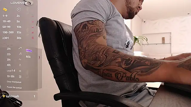 Aaron Hunter  online show from March 15, 2025, 5:04 pm