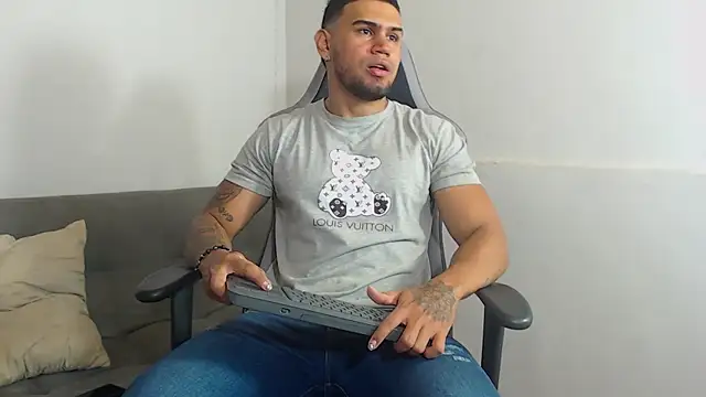 Aaron Hunter  online show from October 7, 2025, 3:53 pm